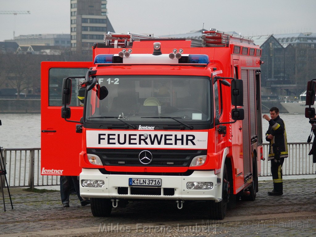 Neue LF`s fuer Koeln Uebergabe in Koeln Deutz an den Wachen  P079.JPG